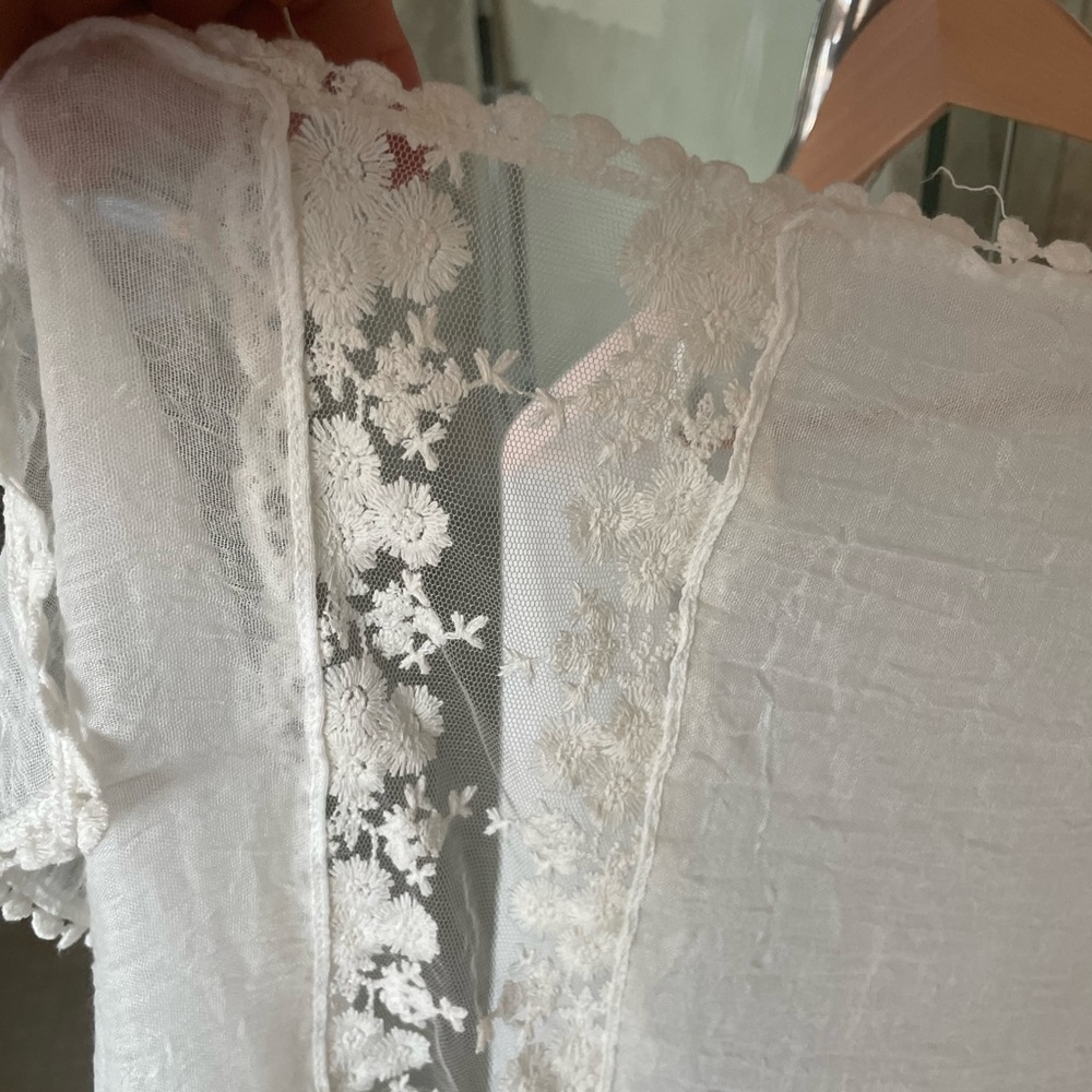 Elegant White Floral Lace Scarf Wrap - Picture 5 of 6